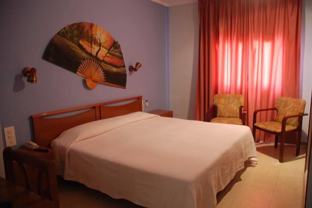 Hostal Torras Сант Хилари Сакалм Екстериор снимка
