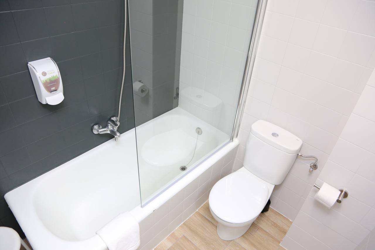 Hostal Torras Сант Хилари Сакалм Екстериор снимка
